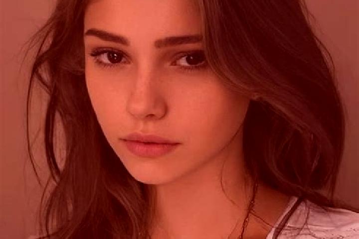 Zoey, 27, a chestnut grey-eyed slavic companion based in Solomontown. Offering Massage, Dinner Date, Party Girl. Available for incall and outcall, day and ev...
