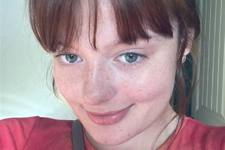 Zoey, 27, a red dark-eyed mixed companion based in Besyol. Offering GFE, CIM, Dinner Date, Prostate Massage. Available for incall and outcall, day and evenin...