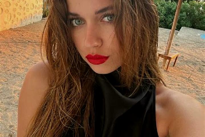 Zoey, 27 — Escort in Afra, Greece