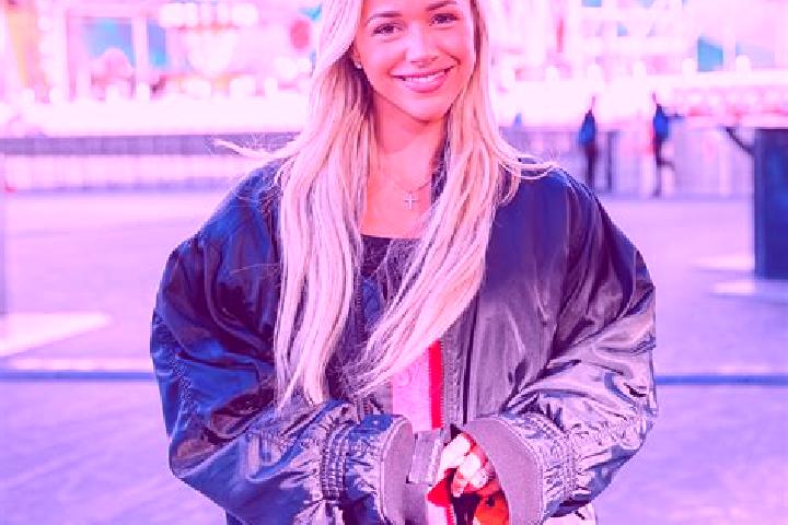 Zoey, 27 — Escort in Jeuk, Belgium