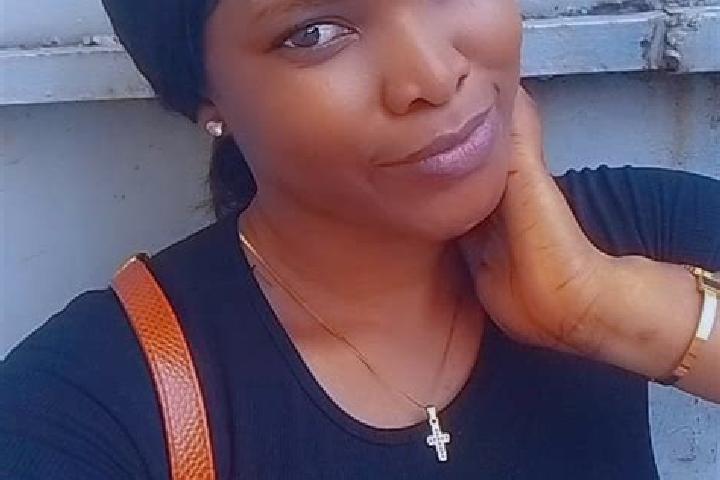 Zoey, 27 — Escort in Luchy, France