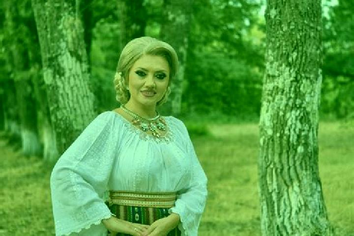 Zoey, 27 — Escort in Pacureti, Romania