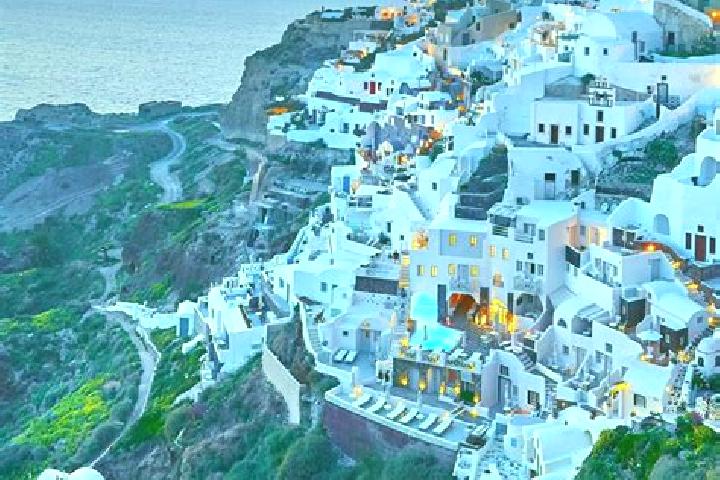 Zoey, 27 — Escort in Paralimnio, Greece
