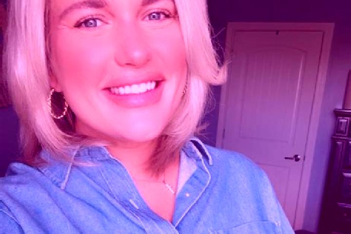 Zoey, 27 — Escort in Wurtland, United States