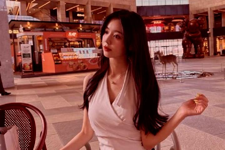 Zoey, 27 — Escort in Zhouxin, China