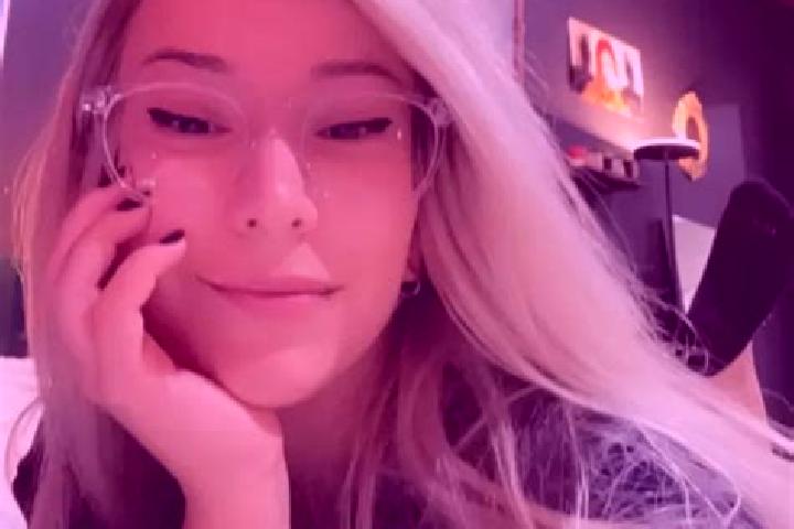 Zoey, 28, a blonde dark-eyed asian companion based in Beloit. Offering Party Girl, OWO, GFE. Available for incall and outcall, overnight bookings available.