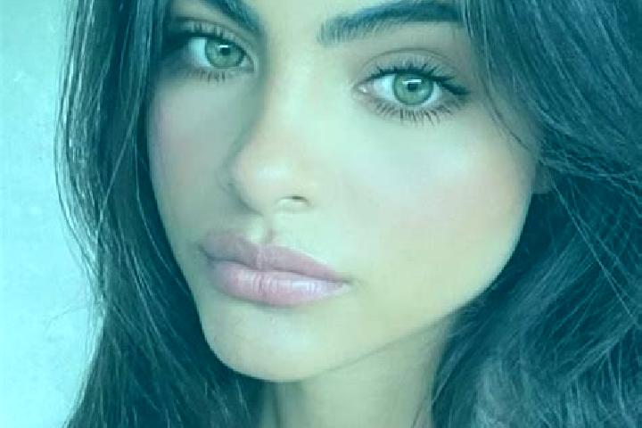 Zoey, 28, a brunette green-eyed european companion based in Zeletice. Offering Girlfriend Experience, Erotic Massage, GFE. Available for incall and outcall, ...