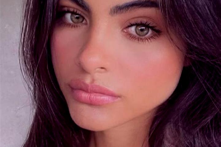 Zoey, 28, a brunette grey-eyed indian companion based in Kirishi. Offering Deep French Kissing, Tantra, 69, OWO. Available for incall and outcall, day and ev...