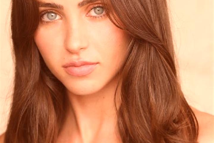 Zoey, 28, a brunette grey-eyed latina companion based in Gondorf. Offering Roleplay, Striptease, Duos. Available for incall and outcall, day and evening dates.