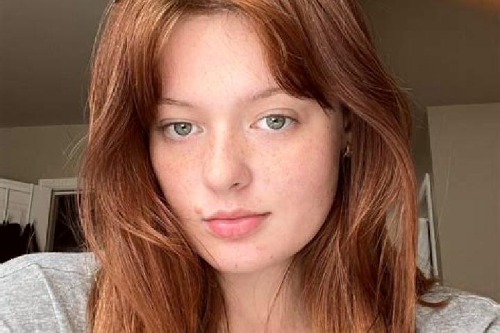 Zoey, 28, a red brown-eyed asian companion based in Cremeaux. Offering 69, BDSM, CIM. Available for incall and outcall, day and evening dates.