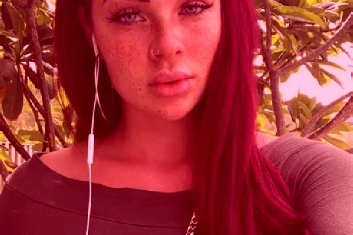 Zoey, 28, a red dark-eyed mediterranean companion based in Sultepec. Offering Striptease, Travel Companion, Dinner Date, BDSM, Girlfriend Experience. Availab...
