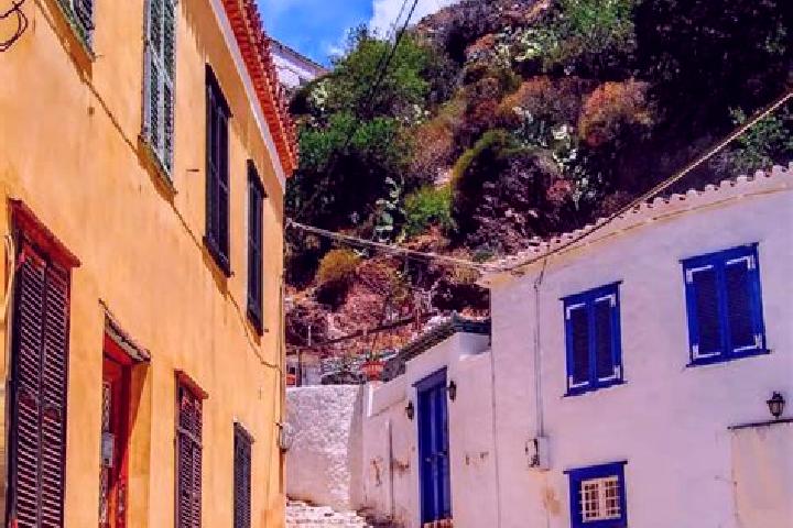 Zoey, 28 — Escort in Kala Dendra, Greece