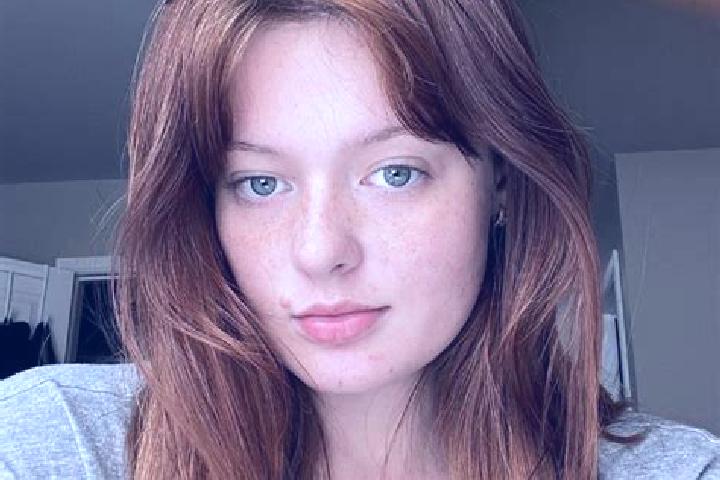 Zoey, 29, a red green-eyed caucasian companion based in Kelluyo. Offering CIM, Duos, Tantra, Overnight. Available for incall and outcall, day and evening dates.