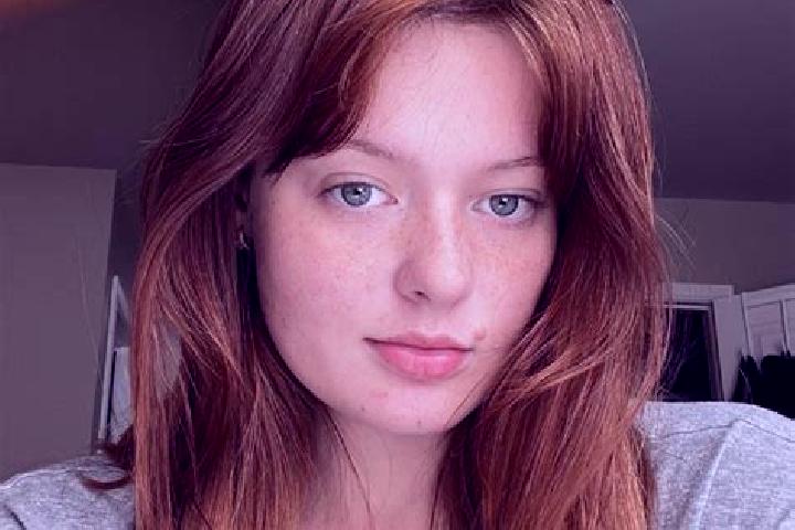 Zoey, 29, a red green-eyed mixed companion based in La Roquebrussanne. Offering Prostate Massage, Roleplay. Available for incall and outcall, overnight booki...