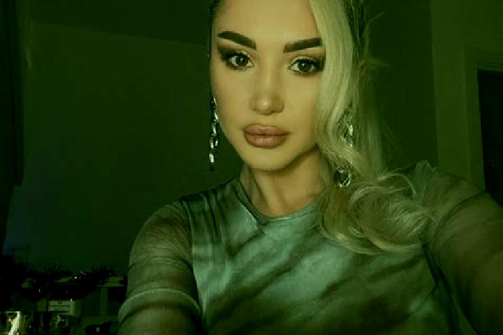 Zoey, 30, a auburn amber-eyed indian companion based in Tiaoshi. Offering GFE, Party Girl, Dinner Date. Available for incall and outcall, day and evening dates.