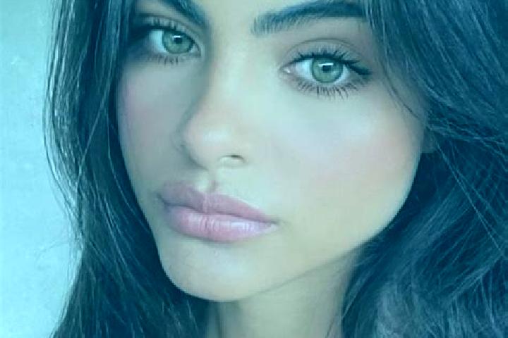 Zoey, 30, a auburn grey-eyed indian companion based in Villa Francisca. Offering Erotic Massage, CIM, Duos. Available for incall and outcall, day and evening...