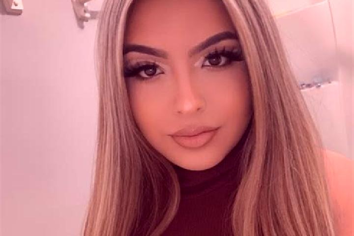 Zoey, 30, a blonde brown-eyed latina companion based in Massiac. Offering Fetish, OWO, A-Level. Available for incall and outcall, overnight bookings available.