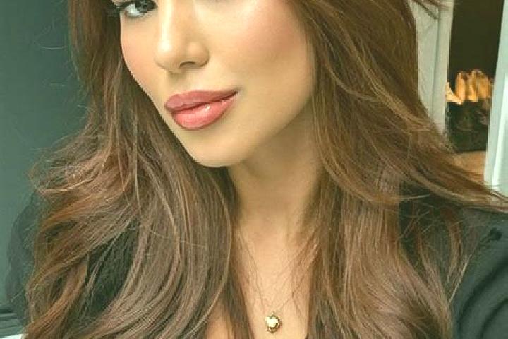 Zoey, 30, a chestnut dark-eyed latina companion based in Kosa. Offering Overnight, Striptease, OWO. Available for incall and outcall, day and evening dates.