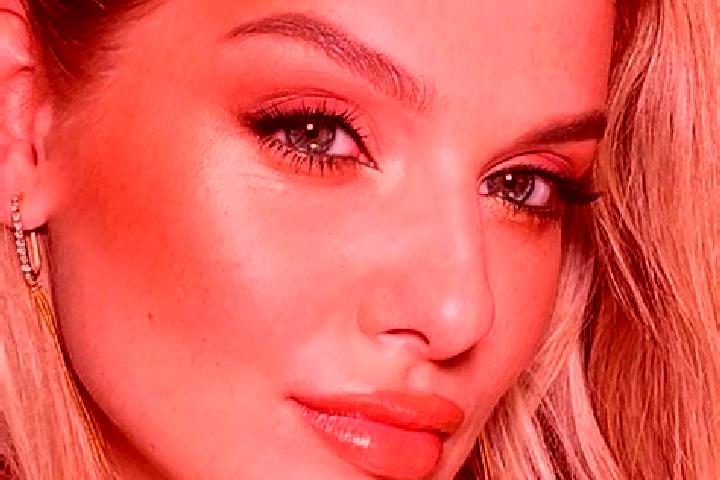 Zoey, 30, a dark blonde green-eyed caucasian companion based in Mazari al Abdali. Offering GFE, Couples, Massage. Available for incall and outcall, overnight...