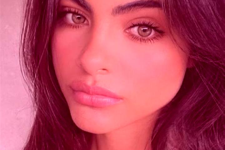 Zoey, 30, a dark blonde hazel-eyed latina companion based in Al Hisn. Offering BDSM, Massage, Tantra, Duos. Available for incall and outcall, day and evening...