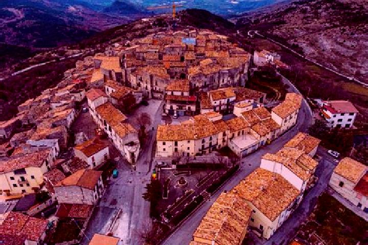 Zoey, 30 — Escort in Castelvecchio Calvisio, Italy
