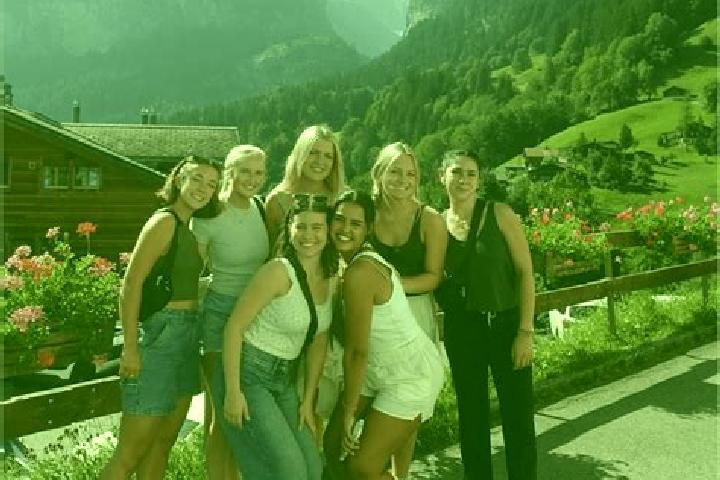Zoey, 30 — Escort in Hauteville, Switzerland