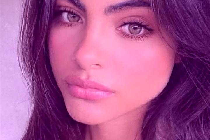 Zoey, 31, a brunette green-eyed european companion based in Banmian. Offering Duos, CIM, Deep French Kissing, Couples. Available for incall and outcall, day ...