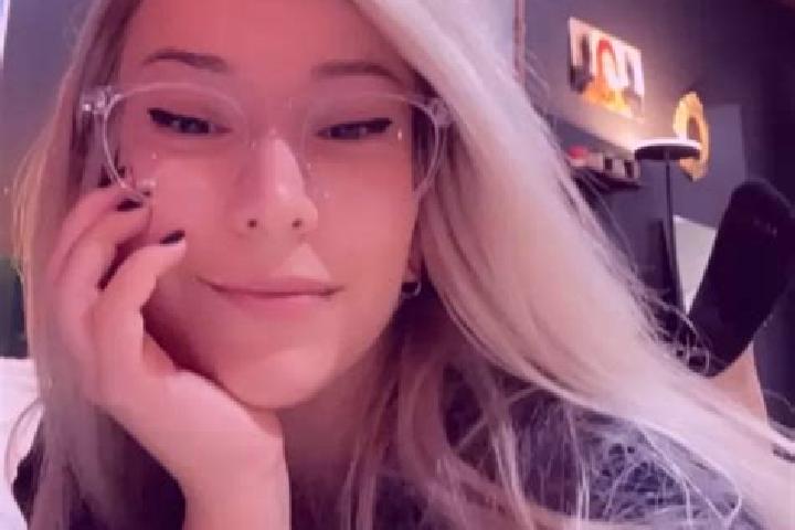 Zoey, 31, a platinum blonde green-eyed asian companion based in Povoa de Santa Iria. Offering Prostate Massage, Couples, Massage. Available for incall and ou...