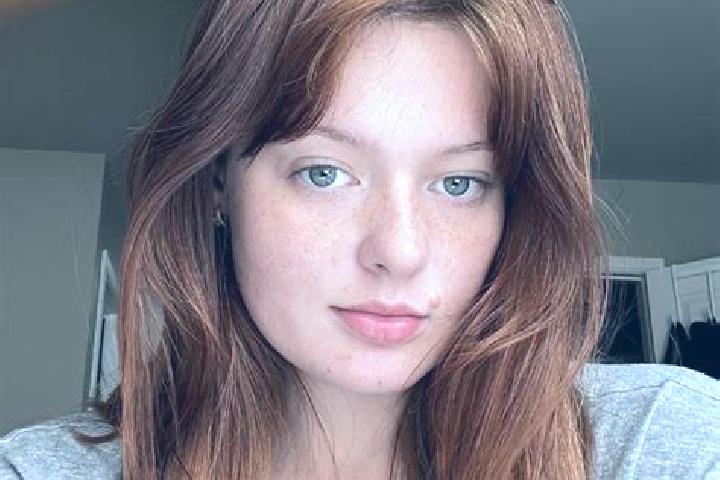 Zoey, 31, a red green-eyed european companion based in Marcelli. Offering Duos, GFE, Couples. Available for incall and outcall, day and evening dates.