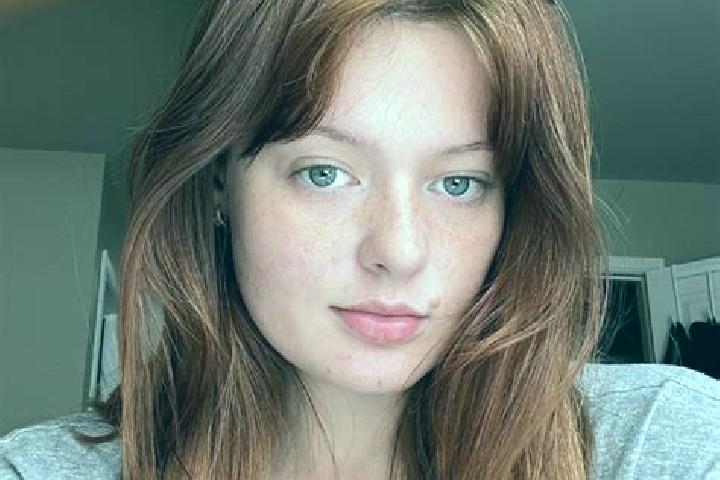 Zoey, 32, a auburn amber-eyed caucasian companion based in Hearst. Offering CIM, Dinner Date, Erotic Massage. Available for incall and outcall, day and eveni...