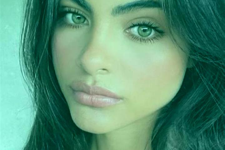 Zoey, 32, a chestnut green-eyed indian companion based in Moscufo. Offering 69, Erotic Massage, Couples. Available for incall and outcall, day and evening da...