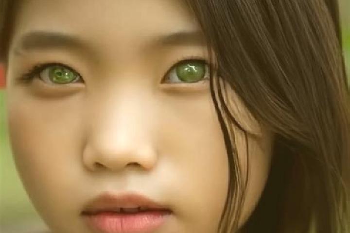 Zoey, 32, a red green-eyed asian companion based in Sherwood Park. Offering Party Girl, BDSM, CIM, Duos. Available for incall and outcall, overnight bookings...