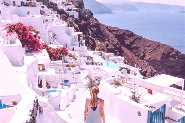 Zoey, 32 — Escort in Oia, Greece