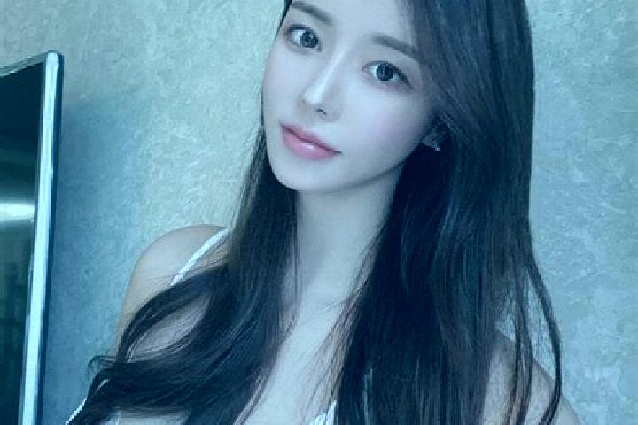 Zoey, 32 — Escort in Qu, China