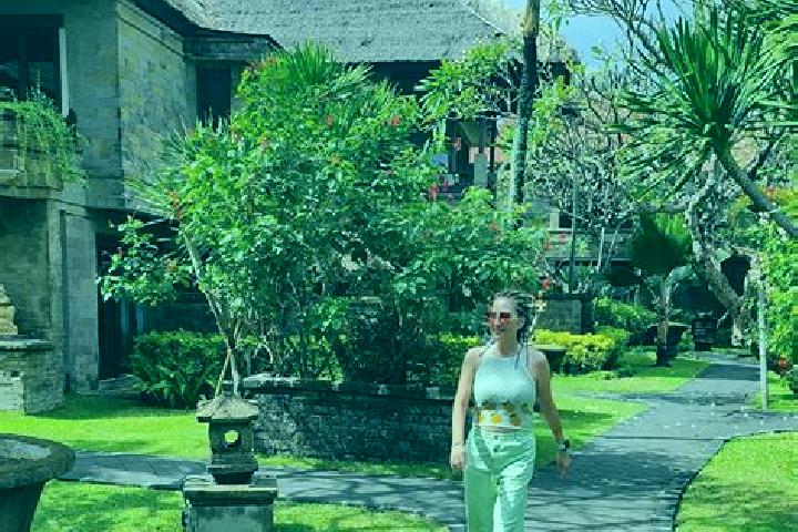 Zoey, 32 — Escort in Tanahwangko, Indonesia