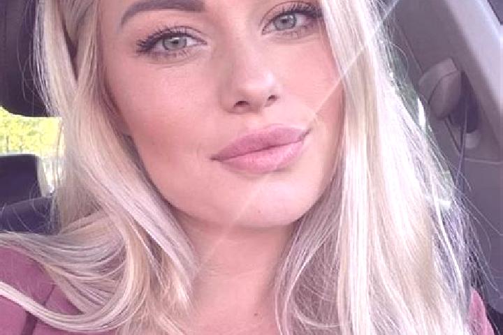 Zoey, 33, a blonde hazel-eyed ebony companion based in Archer City. Offering GFE, Striptease, Duos, Massage. Available for incall and outcall, day and evenin...