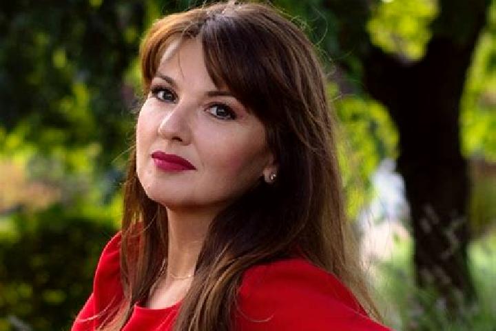 Zoey, 33 — Escort in Dudescu, Romania