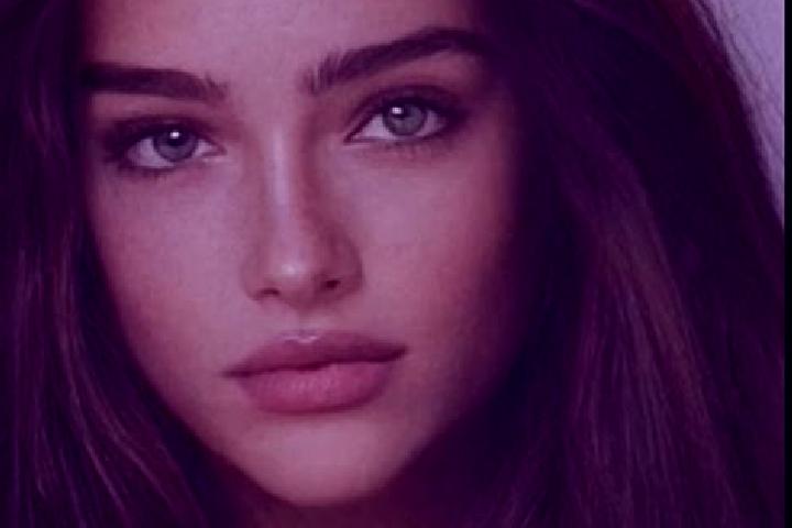 Zoey, 34, a chestnut grey-eyed caucasian companion based in El Encanto. Offering Deep French Kissing, Roleplay, Travel Companion. Available for incall and ou...