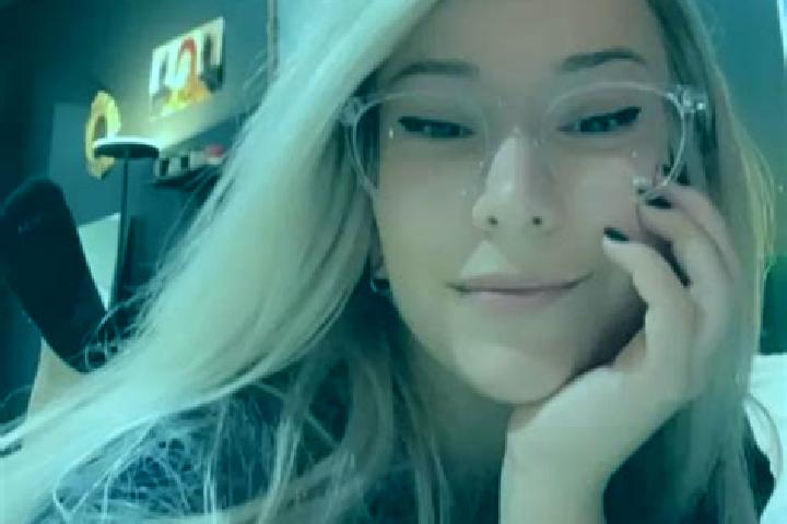 Zoey, 34, a platinum blonde grey-eyed caucasian companion based in St-Legier-La Chiesaz. Offering Massage, Overnight, 69, Deep French Kissing. Available for ...