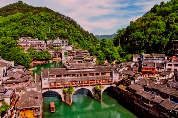 Zoey, 34 — Escort in Fenghuangshan, China
