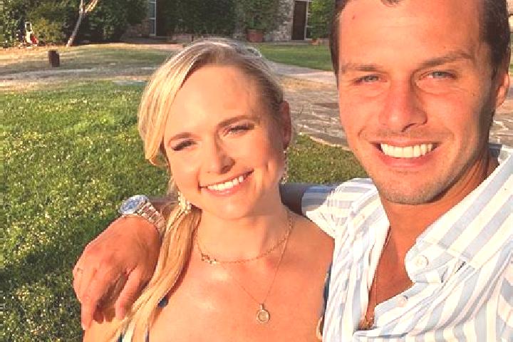 Zoey, 34 — Escort in Glastonbury, Canada