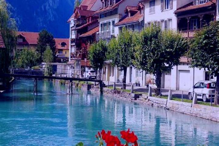 Zoey, 34 — Escort in Meilen / Halten, Switzerland