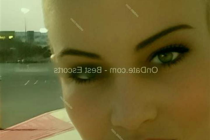 Zoey, 34 — Escort in Saebovik, Norway