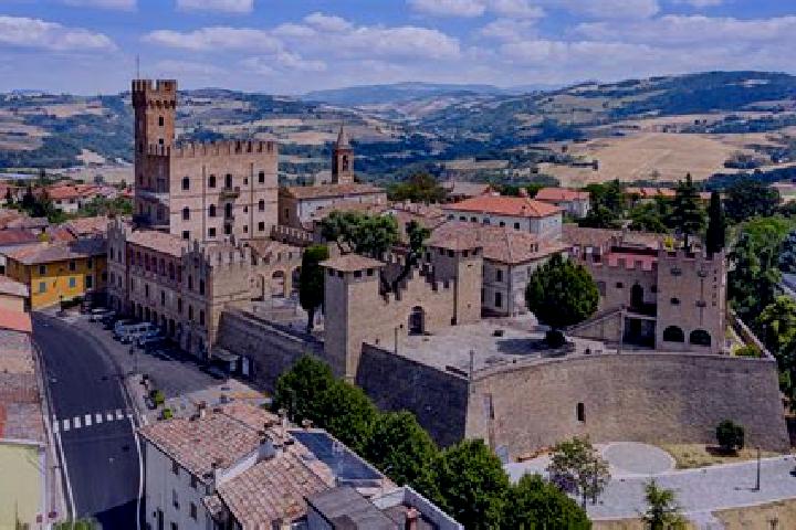 Zoey, 34 — Escort in Tavoleto, Italy