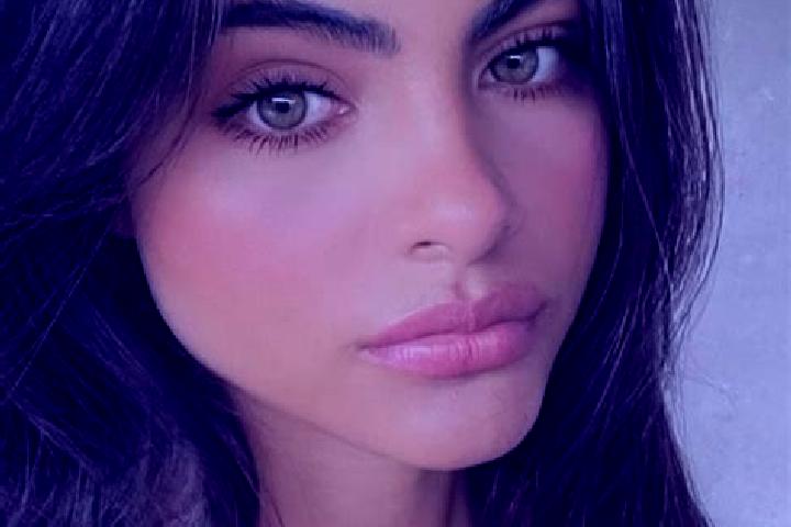 Zoey, 35, a brunette green-eyed latina companion based in Puerto Yuca. Offering BDSM, Dinner Date, Striptease, Massage, A-Level. Available for incall and out...