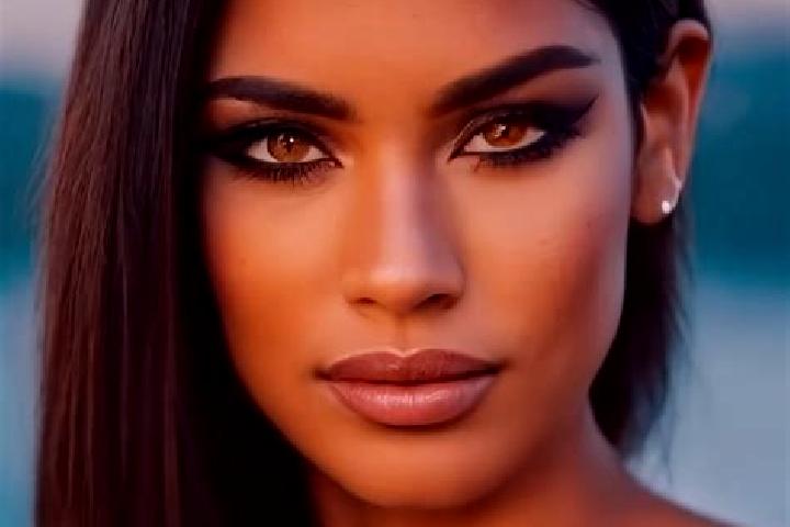 Zoey, 35, a dark blonde amber-eyed latina companion based in Vashon. Offering Massage, A-Level, Fetish. Available for incall and outcall, day and evening dates.