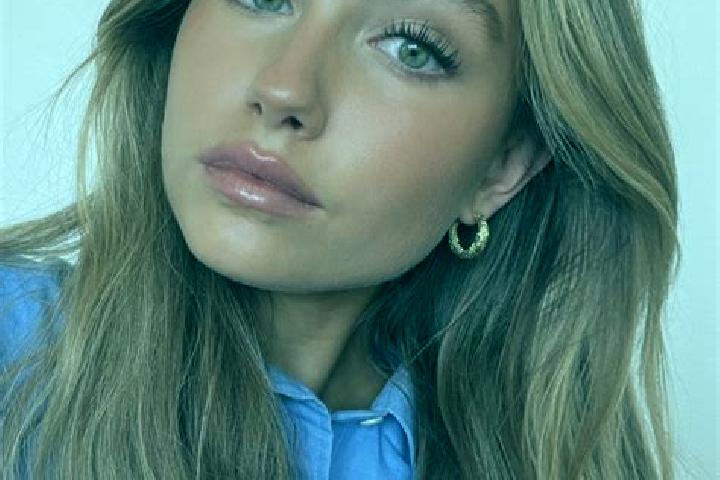 Zoey, 35, a dark blonde green-eyed indian companion based in Appelscha. Offering Overnight, Travel Companion, Domination, Party Girl, Massage. Available for ...