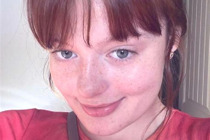 Zoey, 35, a red grey-eyed caucasian companion based in Ouveillan. Offering Domination, CIM, Dinner Date, Striptease. Available for incall and outcall, day an...