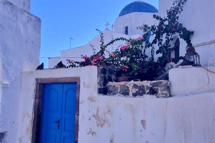 Zoey, 35 — Escort in Megalochori, Greece