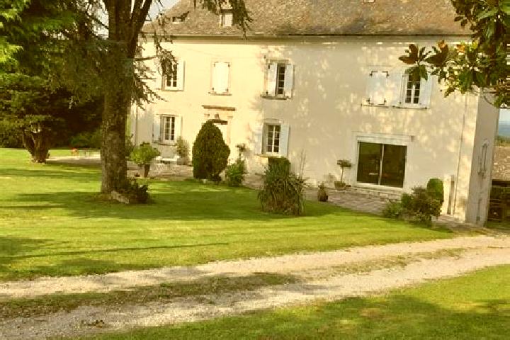 Zoey, 35 — Escort in Morlhon-le-Haut, France